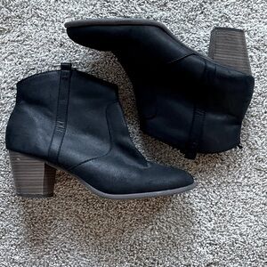 Womens Old Navy black western ankle boots ankle booties leather size 10